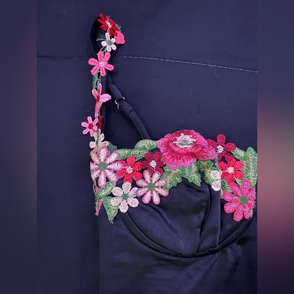 - Princess Polly flower embroidered corset top mini dress - Picture 2 of 2